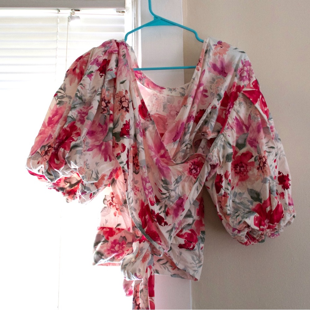 Floral puff sleeve top